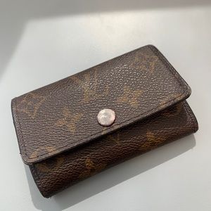 Louis Vuitton 6- Keyholder